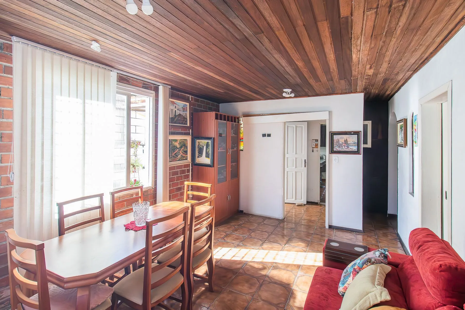 Imagem Casa 3 dormitórios, 5 vagas.