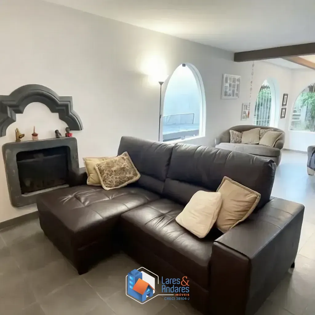 Imagem Casa para venda em Butantã com 4 quartos, sendo 1 suíte, 299m²