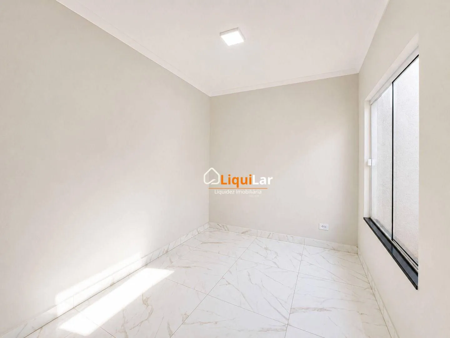 Imagem Casa à Venda no Residencial Carlota I com 3 Quartos, Suíte, Área Gourmet e Condomínio Exclusivo