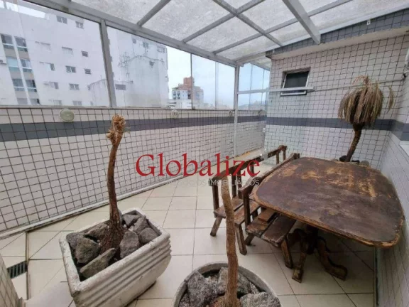 Imagem Triplex no Embaré com 5 dormitórios sendo 3 suítes 5 banheiros piscina churrasqueira e duas vagas de garagem no Embaré em Santos R$ 2.250.000,00