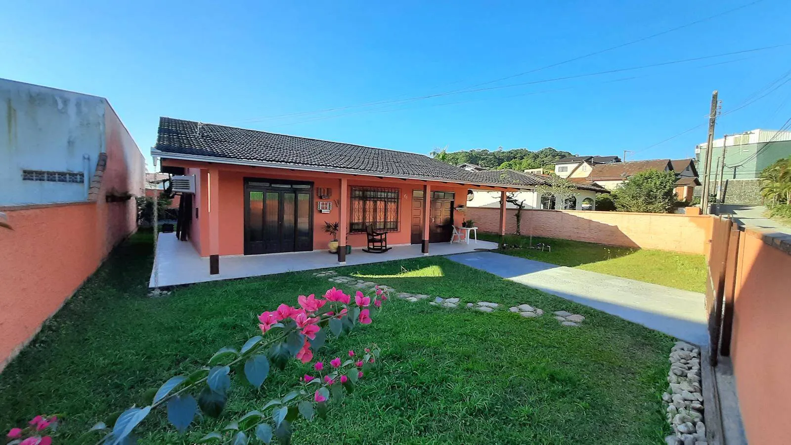 Imagem Casa Semi Averbada no Bairro Floresta com piscina