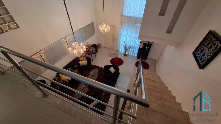 Imagem Casa em condomínio, 05 quartos sendo 04 suítes, 05 vagas, no Bairro Alto em Curitiba PR