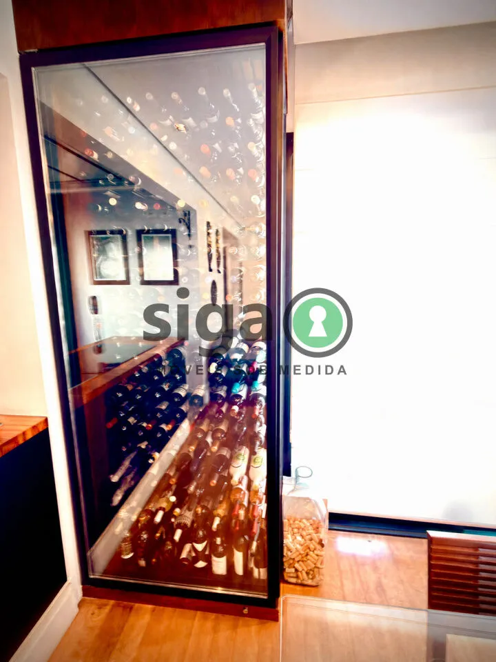 Imagem Apartamento Reformado de 171m² com 3 Suítes e Adega Climatizada.
