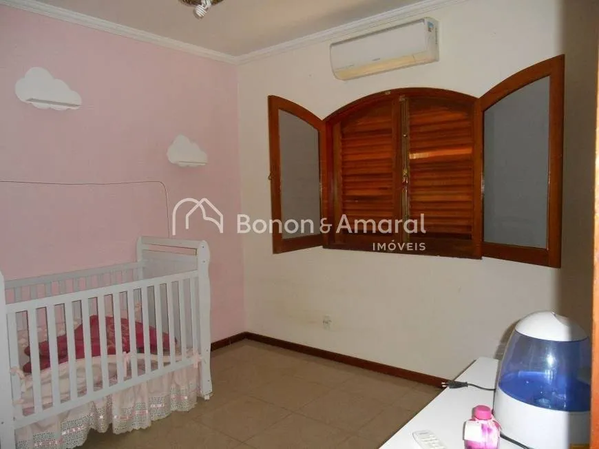 Imagem Casa com 230 m² e 5 quartos