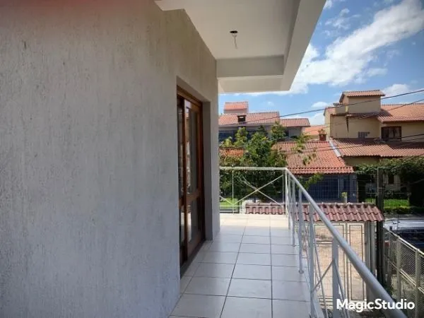 Imagem Casa de 3 Pavimentos com Sacadas, Lareira e Espaço Gourmet