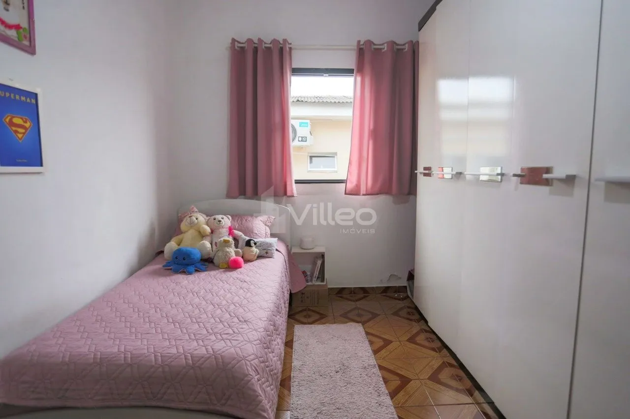 Imagem Casa de esquina com 2 casas no mesmo terreno, ideal para morar com a família ou ter uma segunda ren...