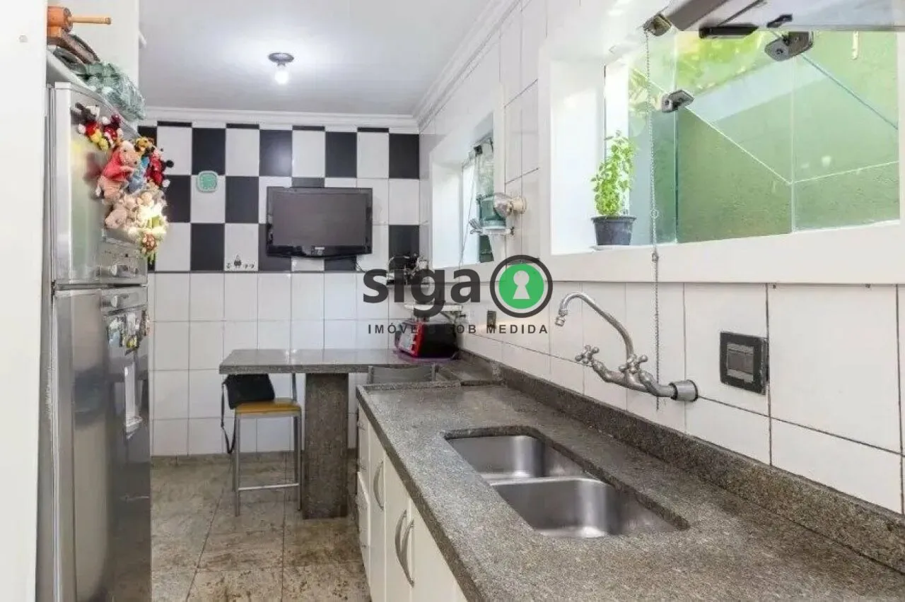 Imagem Sobrado no Bairro Alto de Pinheiros, com 3 Quartos e 5 vagas , à Venda