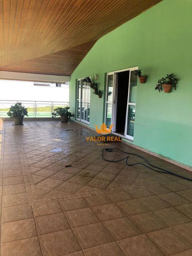 Imagem Casa em Condomínio no Terras de São Carlos em terreno com 482 m², área construída de 756 m², com 4 suítes. Aceita Permuta