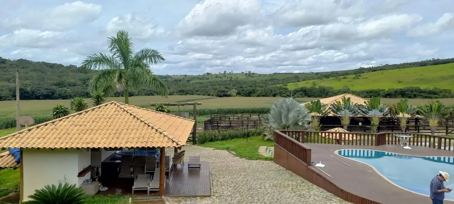 Imagem Vendo uma lindíssima fazenda na cidade de Oliveira/MG com 420 hectares de terra,