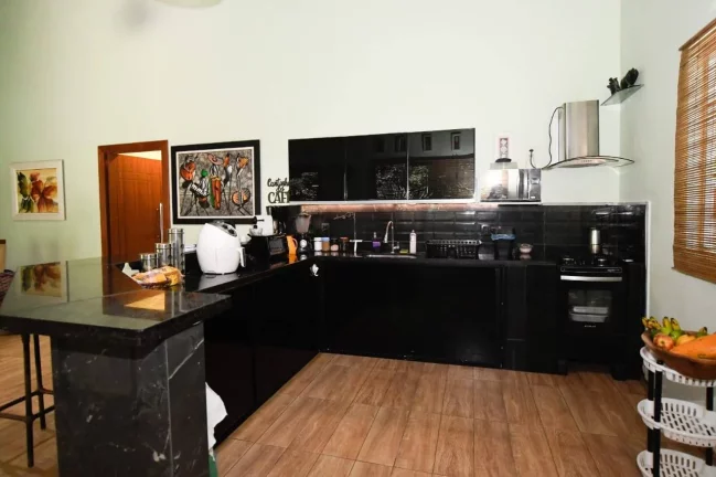 Imagem EXCELENTE CASA PORTEIRA FECHADA