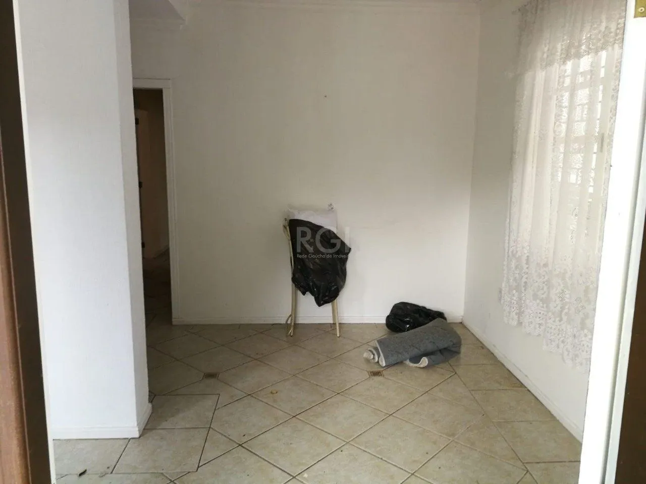 Imagem Casa para Venda - 170m², 3 dormitórios, 3 vagas - Nonoai, Porto Alegre