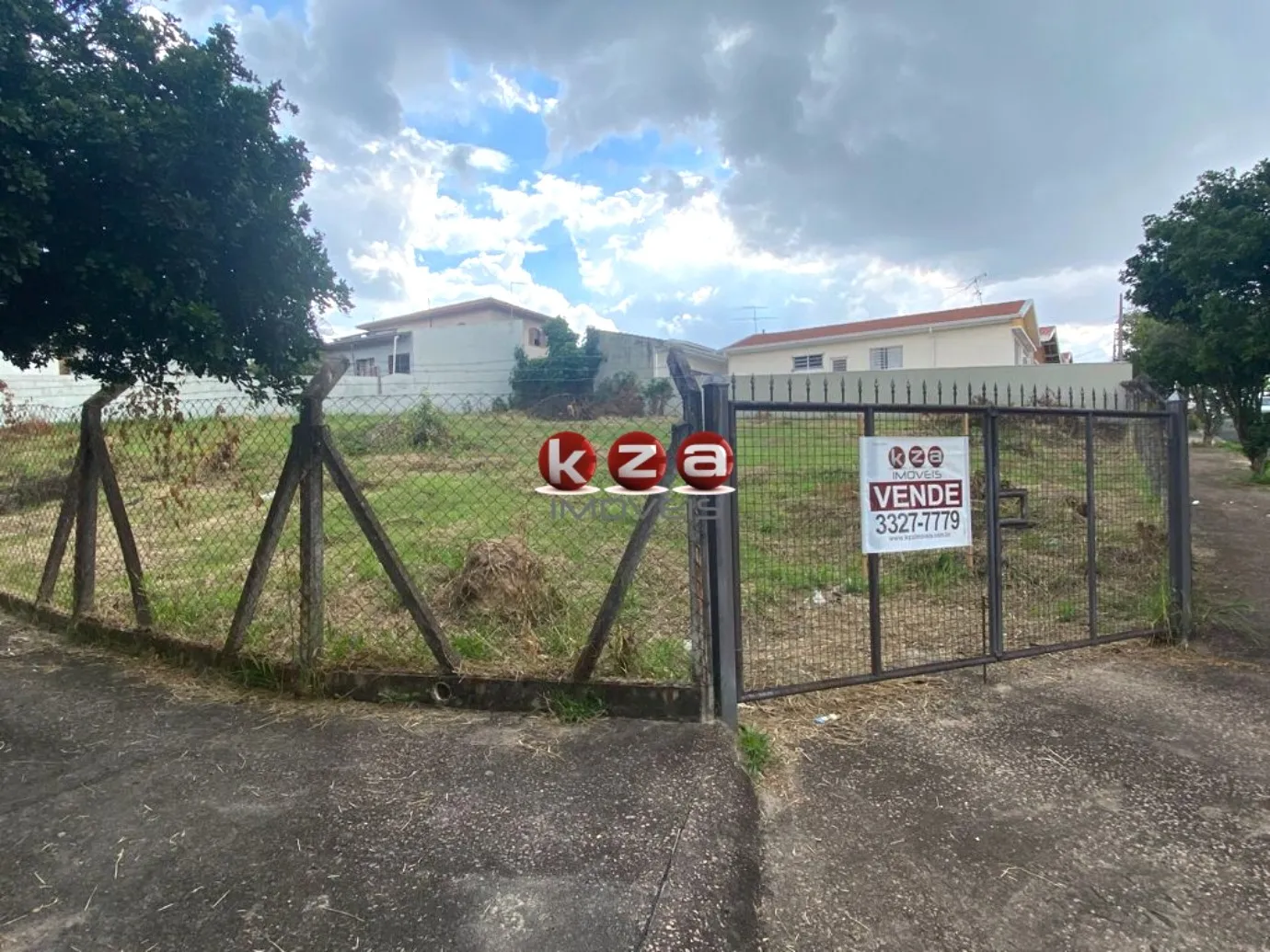 Imagem Terreno comercial de 582m² à venda em Valinhos-SP, no bairro Residencial São Luiz! Aproveite esta oportunidade única!