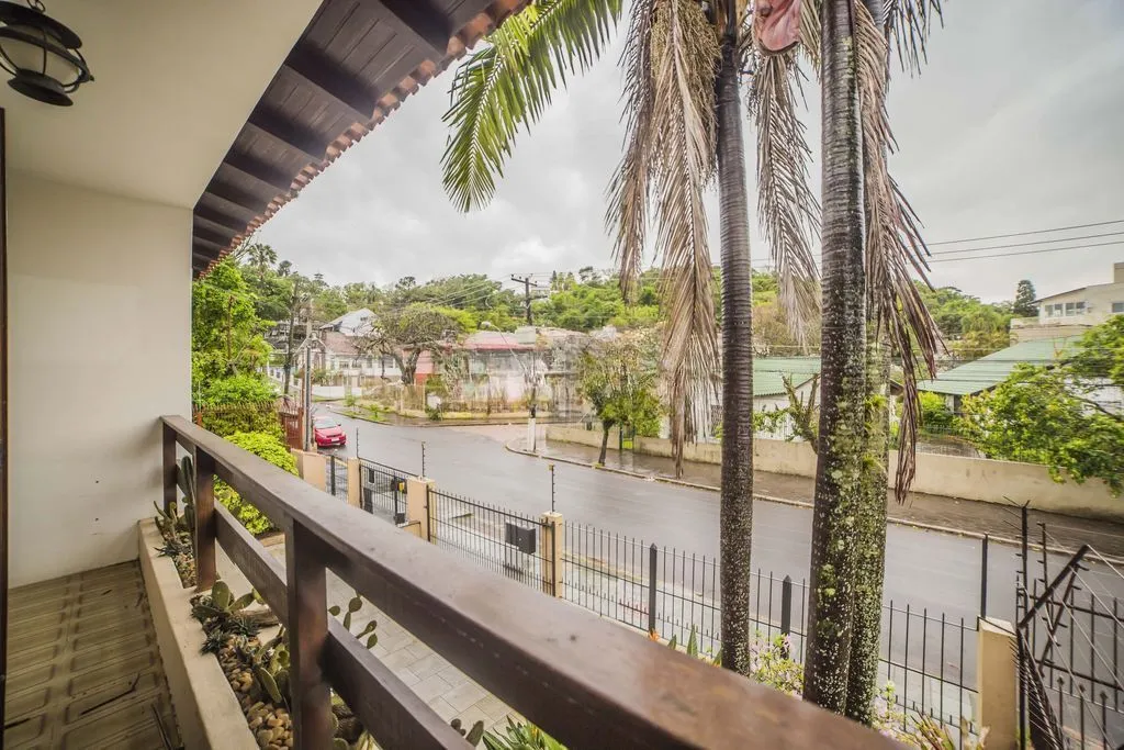 Imagem Casa de 4 dormitórios à venda no Bairro Santa Tereza - Porto Alegre