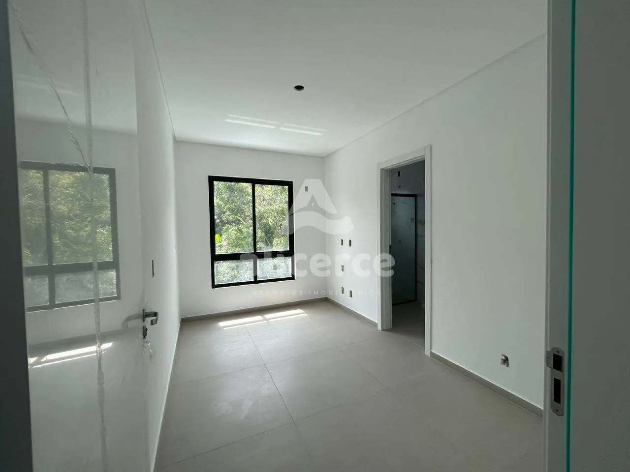 Imagem Sobrado à venda com 2 quartos 2 suítes, 87m² em Forquilhas São José