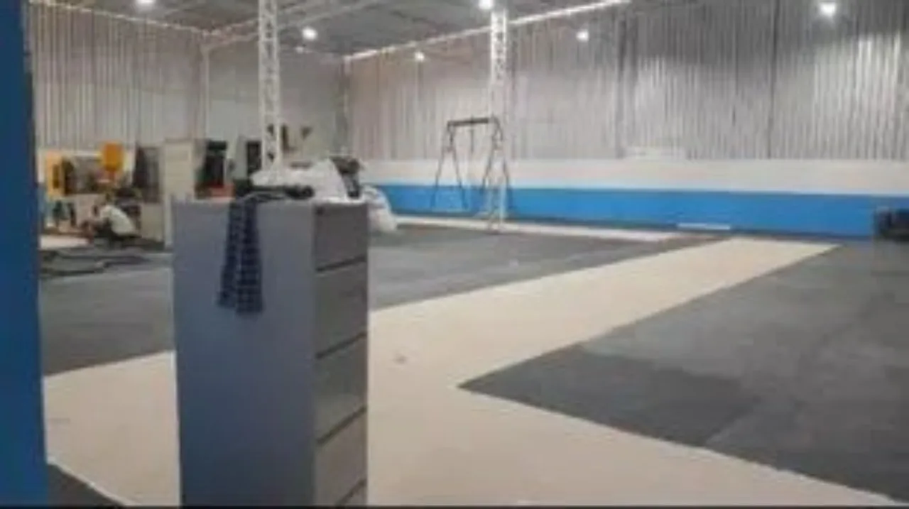 Imagem Galpão Comercial de Alto Padrão no Bairro Eden em Sorocaba-SP: 5 Salas, 4 Banheiros, 5 Vagas e 1.250m² de Área. Venha Conferir!