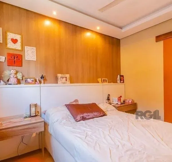 Imagem Casa sobrado no Partenon de 4 dormitórios e 2 vagas