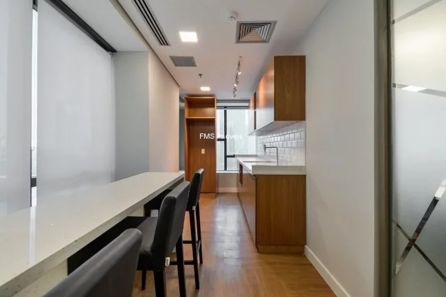 Imagem Conjunto Comercial mobiliado na Vila Olímpia - Locação! Espaço de 260m² e 6 vagas de garagem em São Paulo-SP.