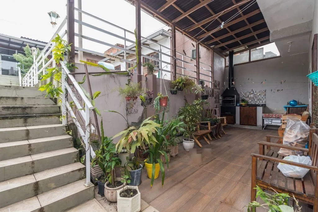 Imagem Casa de 6 dormitórios à venda Bairro Vila Nova - Porto Alegre