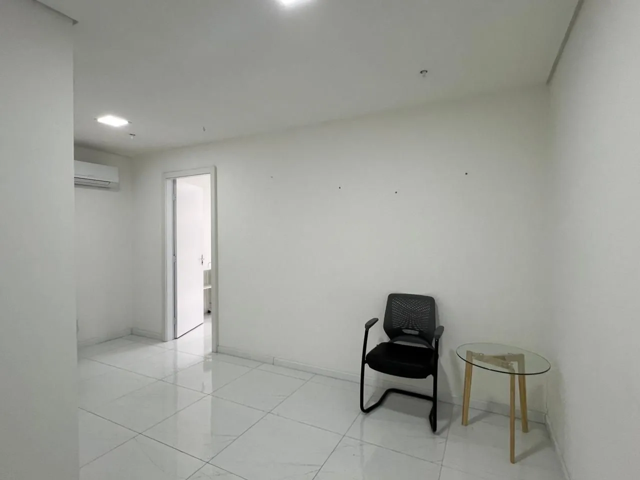 Imagem Sala comercial com 44 m2 a venda no Trend Nova Carlos Gomes.