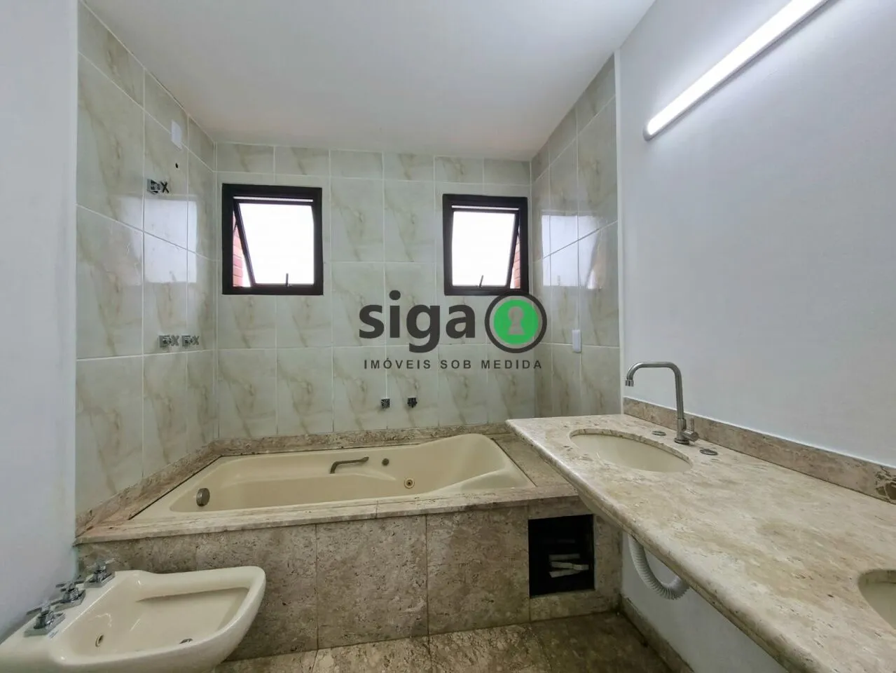 Imagem VENDE no Morumbi (Vila Suzana) Apartamento com 4 suítes, 4 Vagas + Depósito
