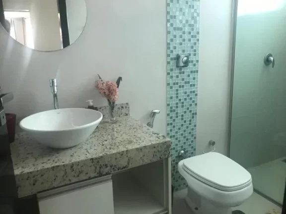 Imagem CASA COM 4 SUÍTES NA RUA 01 JOCKEY, CONDOMÍNIO FECHADO COM PORTARIA 24 HORAS, LOTE QUITADO E ESCRITURADO