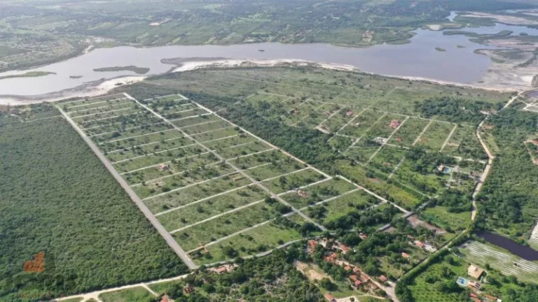 Imagem Terreno em Condomínio a Venda no bairro Centro - Cascavel, CE