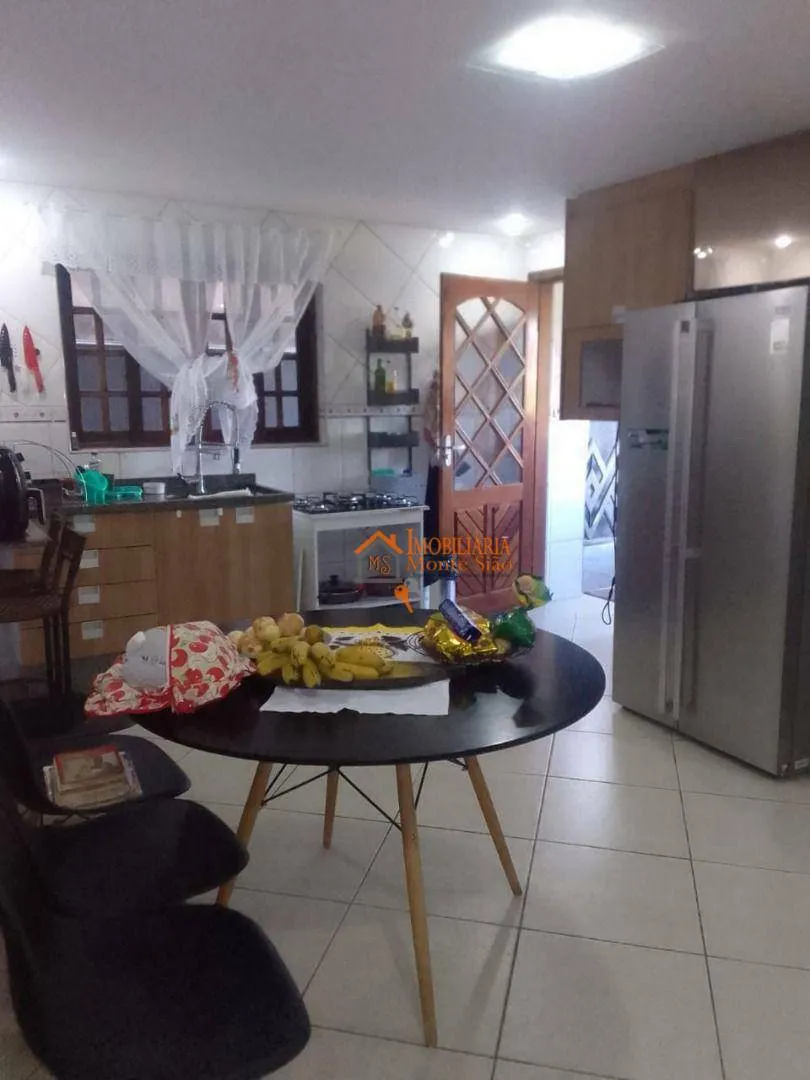 Imagem Sobrado com 4 dormitórios à venda, 218 m² por R$ 800.000,00 - Vila Galvão - Guarulhos/SP