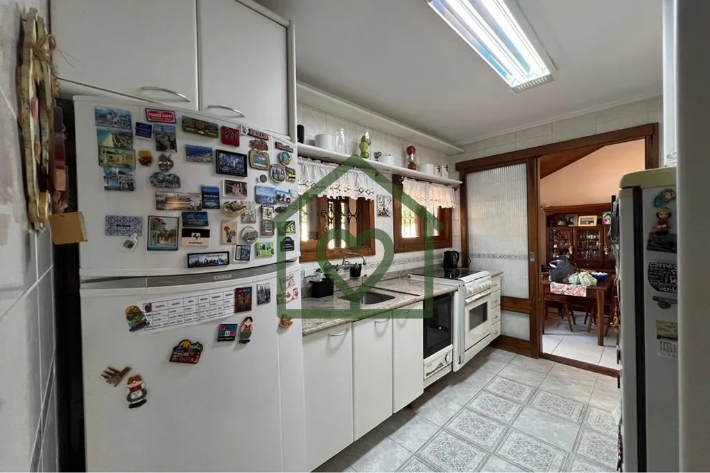 Imagem Descubra o seu novo lar em Porto Alegre, no cobiçado bairro Santana. Esta encantadora casa encontra...