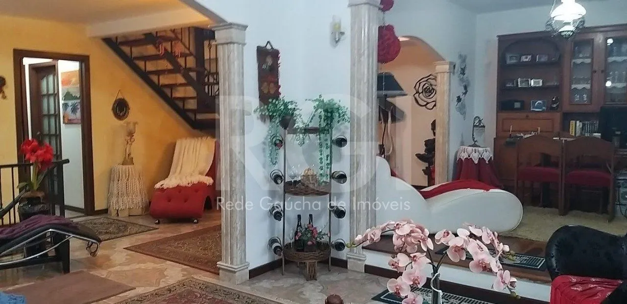 Imagem Casa para Venda - 750m², 6 dormitórios, sendo 3 suites, 4 vagas - Partenon