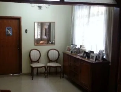 Imagem Casa para Venda - 330m², 5 dormitórios, sendo 1 suites, 7 vagas - Menino Deus