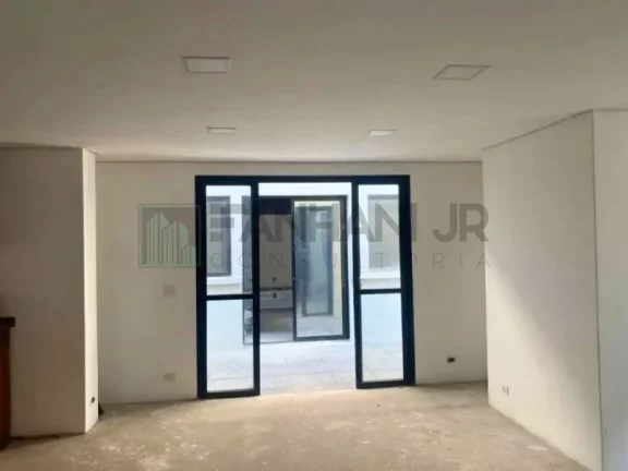 Imagem Casa Comercial para Locação em São Paulo-SP, Bairro Jardim América: 8 Salas, 8 Banheiros, 700m² de Área