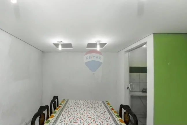 Imagem Casa bem localizada no jardim prudência com 3 Dormitórios,2 Banheiros, Sala com piso frio, Cozinha, corredor lateral, 2 vagas de garagem,