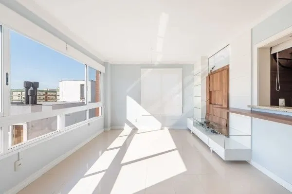 Imagem Vende-se apartamento com 2 quartos (1 suíte), 74m² e 2 vagas - Petrópolis