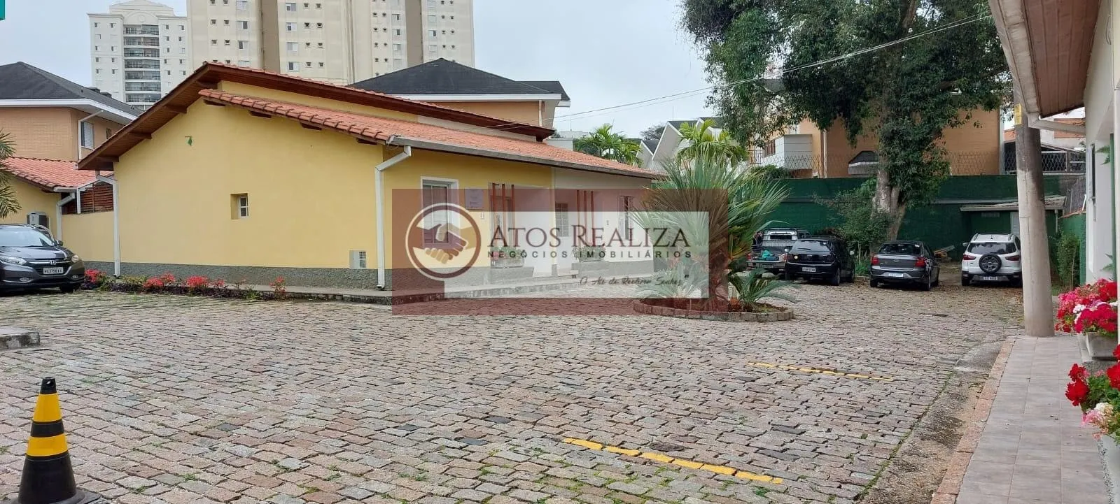 Imagem Alugo Casa Comercial com 5 Salas, Região Chácara Flora, com 84M², 3 Vagas de Garagem, Ideal para área de saúde em geral, como, Clínica Odontológica, Psicologia, Fonoaudiologia, Valor da Locação, R$ 6.141,75 já incluso, IPTU, e Condomínio.