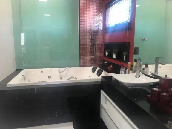 Imagem CASA COM 4 SUÍTES NA RUA 01 JOCKEY, CONDOMÍNIO FECHADO COM PORTARIA 24 HORAS, LOTE QUITADO E ESCRITURADO