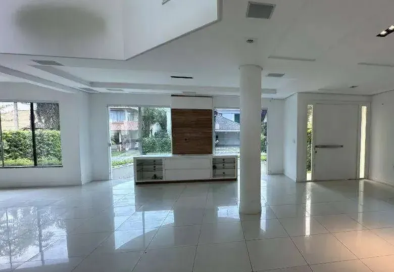 Imagem Casa de Alto Padrão em Jurerê Internacional a Poucos Minutos da Praia