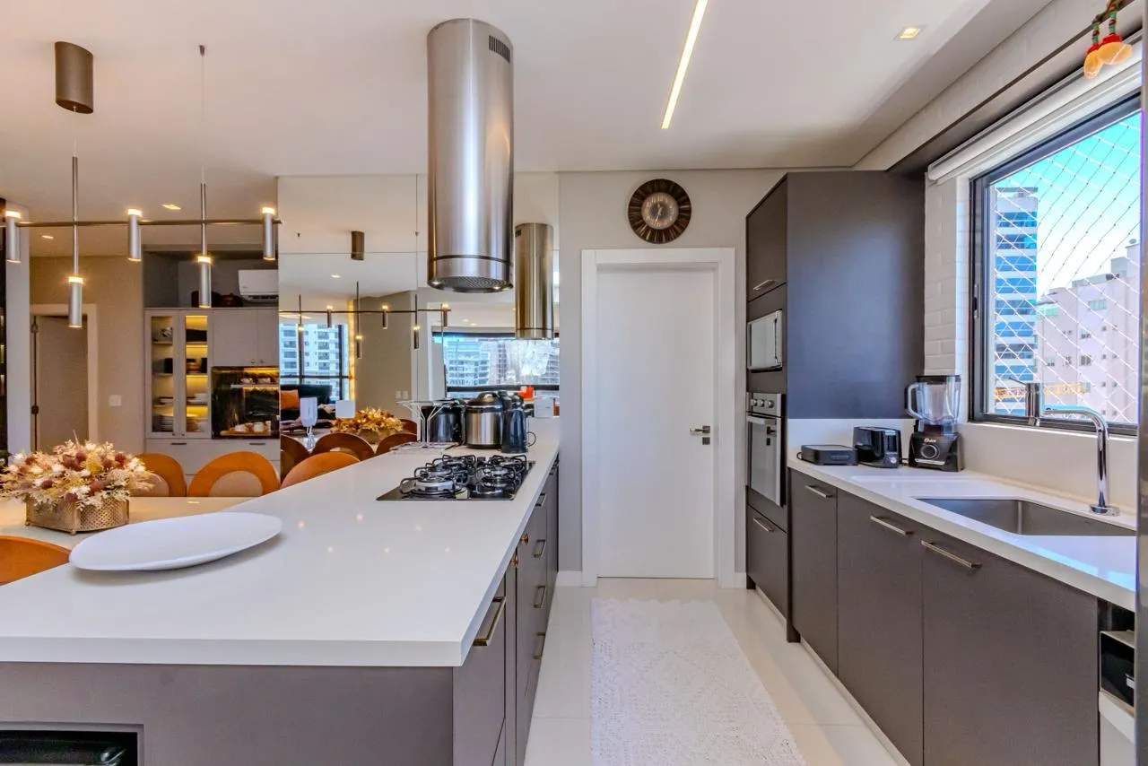 Imagem Apartamento com vista para o mar à venda com 200m2 por R$ 5.500.000,00
