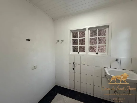 Imagem Casa disponível para locação com 03 dormitórios e vaga de garagem