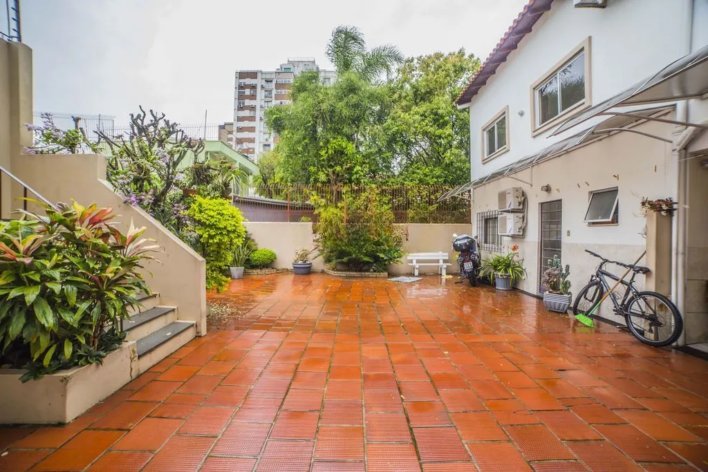Imagem Casa de 4 dormitórios à venda no Bairro Santa Tereza - Porto Alegre