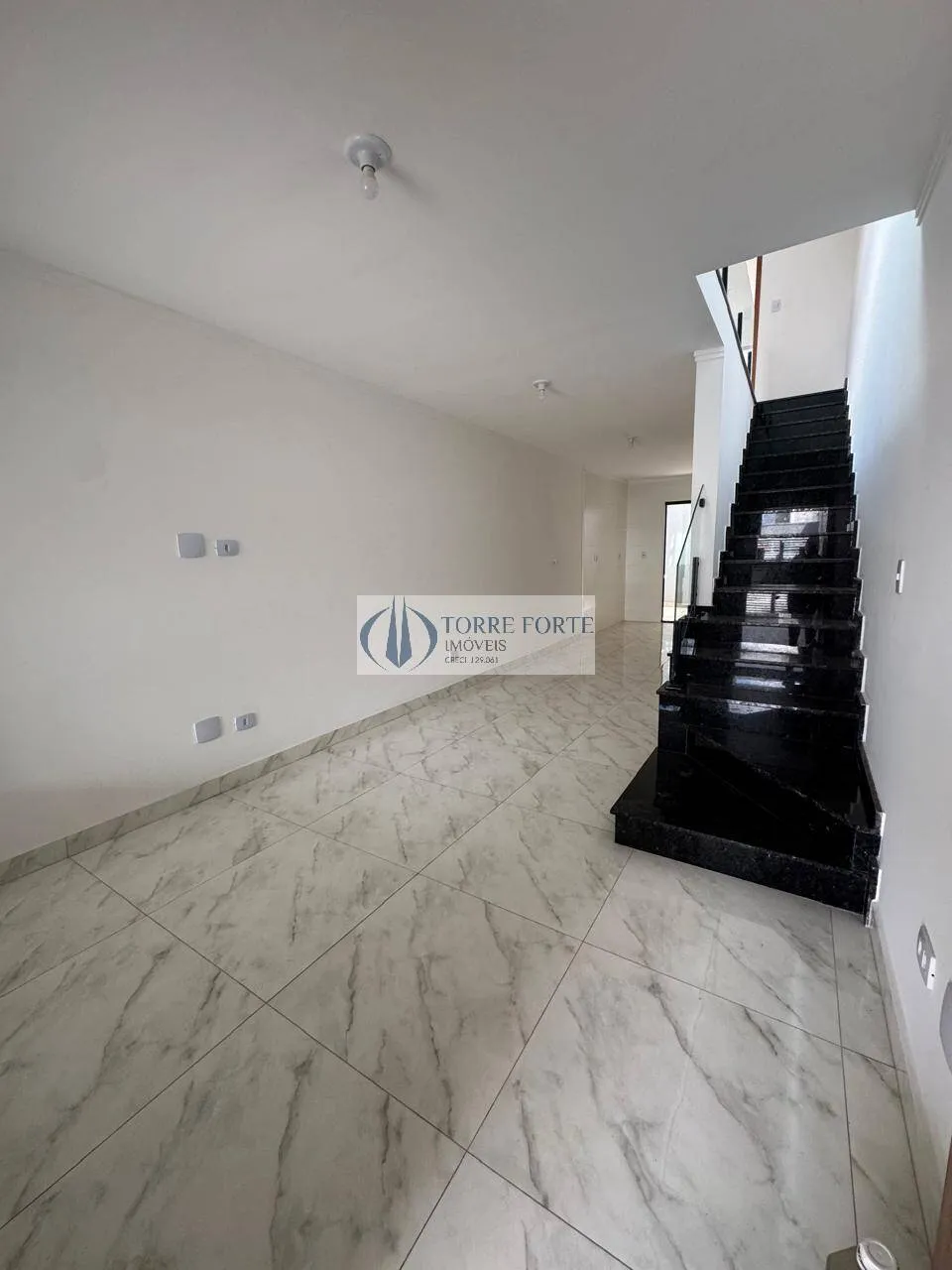 Imagem Lindo sobrado com 2 suites 2 vagas de garagem na Vila Antonieta .