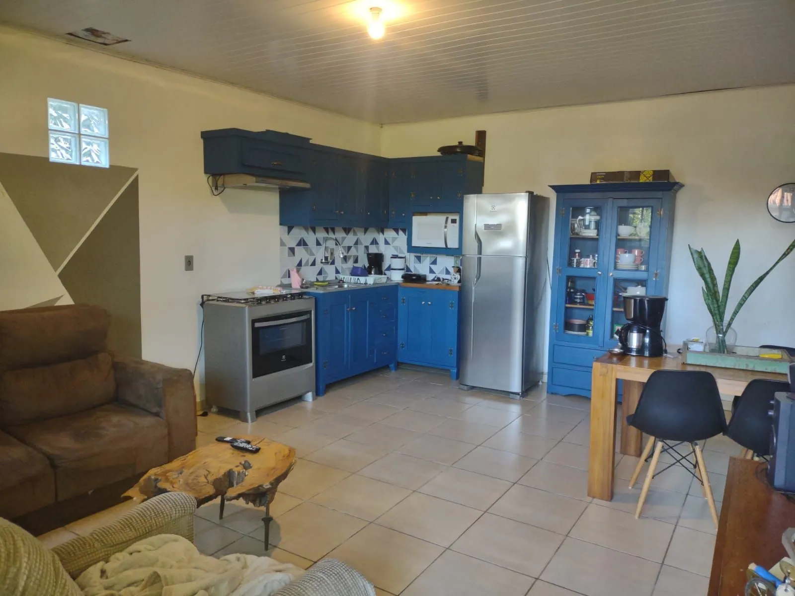 Imagem Casa com 4 quartos, suíte, piscina, lareira, churrasqueira em um terreno de 616m².