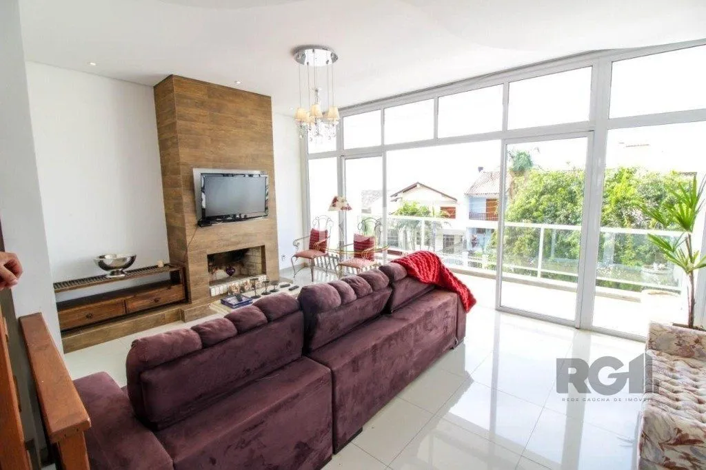 Imagem Casa para Venda - 300m², 3 dormitórios, sendo 1 suites, 4 vagas - Teresópolis