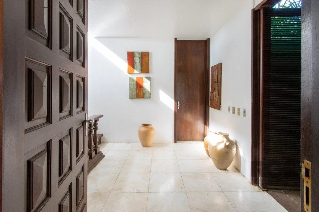 Imagem Casa com 724 m² privativos, 4 dormitórios sendo 4 suítes, 6 vagas sendo 3 cobertas