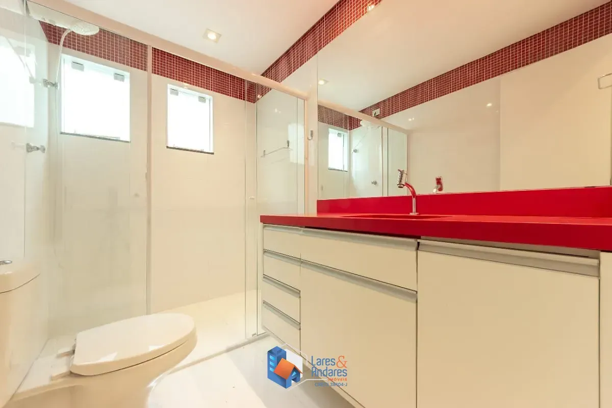 Imagem Sobrado para venda em Vila Palmeiras com 3 quartos, sendo 3 suítes, 240m²