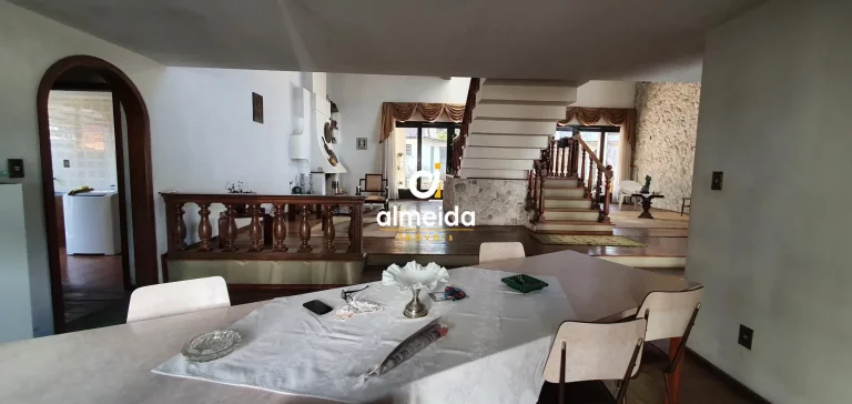 Imagem Casa 4 dormitórios à venda Centro Santa Maria/RS