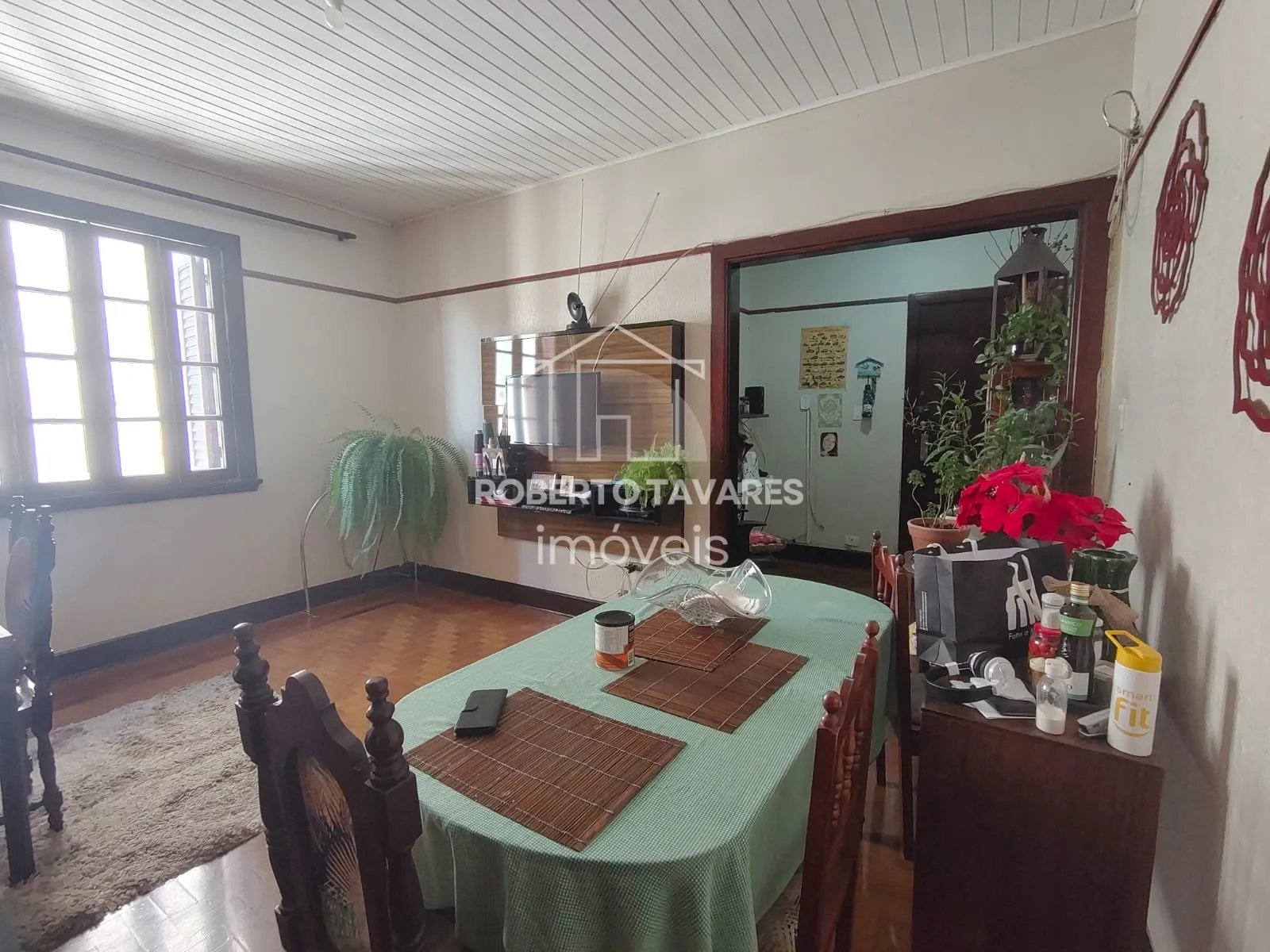 Imagem Apartamento com 2 dormitórios, sala para dois ambientes, cozinha, banheiro, quarto de serviço e banheiro, 1 vaga de garagem....