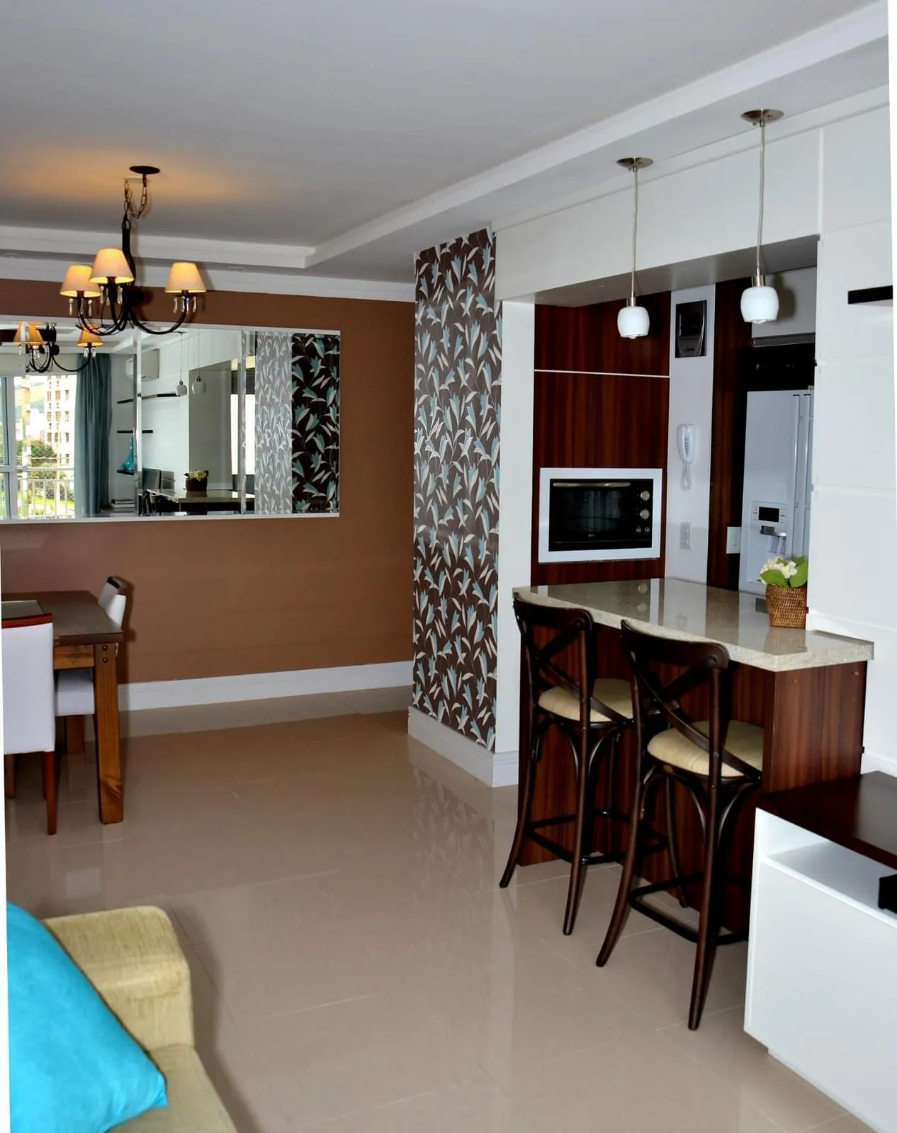 Imagem Lindo apartamento semi mobiliado, 3 quartos (1 suíte), churrasqueira e vaga.