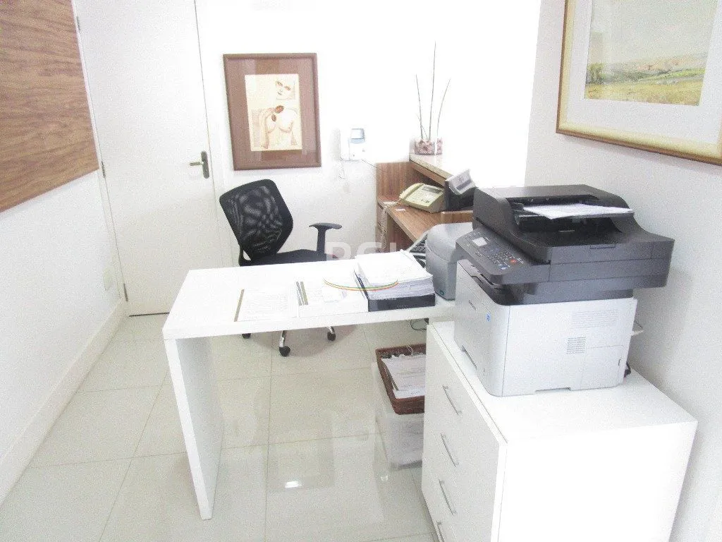 Imagem Casa para Venda - 227m², 4 dormitórios, 1 vaga - Menino Deus