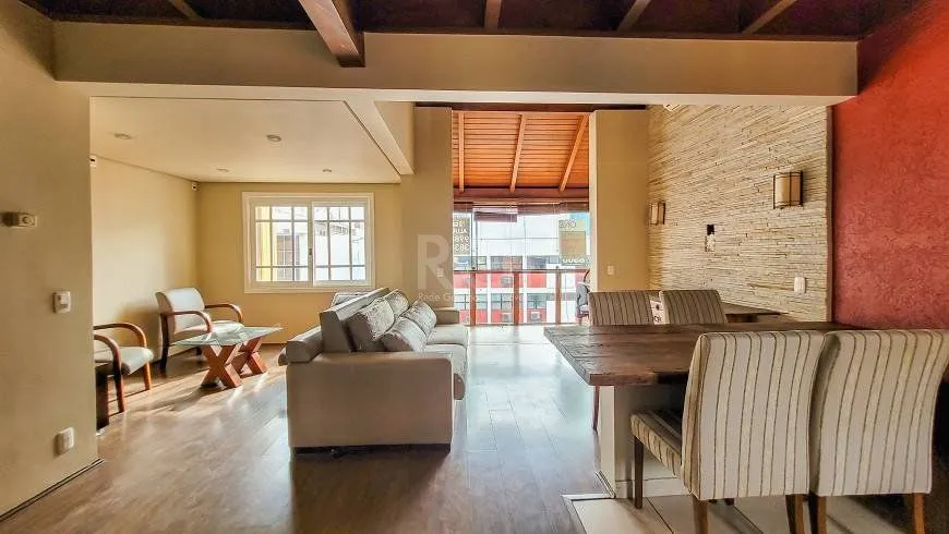Imagem Apartamento 94m² - semi mobiliado, 2 dormitórios, 1 suíte, terraço e 2 vagas de garagem no Moinhos de Vento