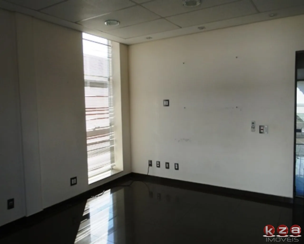 Imagem Galpão Industrial com 6 Salas e 25 Vagas em Valinhos-SP - Oferta Imbatível no Bairro Chácaras São Bento!